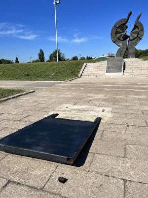 РЕАКЦИЈА МУЗЕЈА ЖРТАВА ГЕНОЦИДА НА СКРНАВЉЕЊЕ СПОМЕН-ПЛОЧЕ НА ОБАЛИ ЈАСЕНОВАЧКИХ ЖРТАВА У БЕОГРАДУ