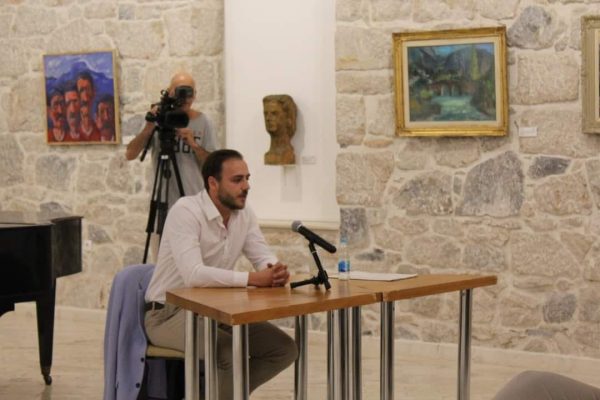 У Музеју Херцеговине у Требињу, историчар г. Бојан Арбутина, кустос Музеја жртава геноцида одржао предавање на тему ,,Шта, како и зашто (не) памтимо?".