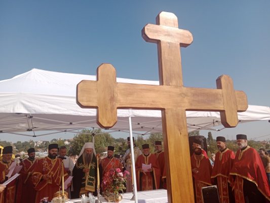 Патријарх српски Порфирије освештање темеља за храм Светих великомученика јасеновачких у Сурчину