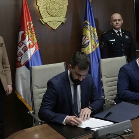 Министарство унутрашњих послова предало је данас Музеју жртава геноцида велику донацију у виду трофејног оружја и војне опреме из периода Другог светског рата