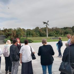 „Јајинци – прошлост која опомиње“ – стручна вођења кроз локалитет некашњег логора ,,Топовске шупе“ и кроз Спомен–парк „Јајинци“